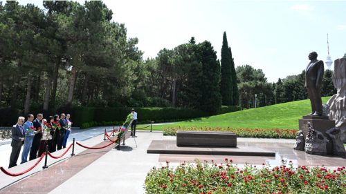 Mərakeş parlamentariləri Heydər Əliyevin məzarını ziyarət edib