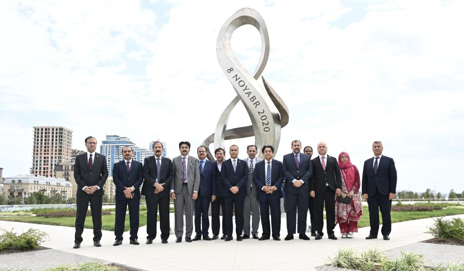 Pakistan Milli Assambleyasının sədri Sərdar Ayaz Sadiq Zəfər parkında