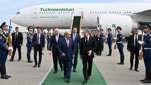 Qurbanqulu Berdiməhəmmədov Azərbaycana gəldi